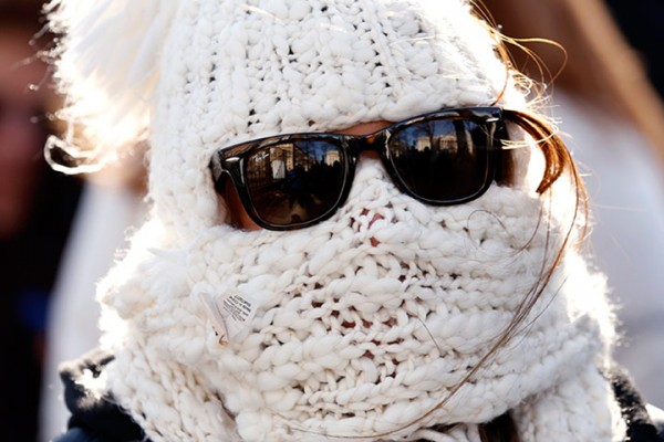 https://thetravellerworldguide.com/wp-content/uploads/2013/02/Bundled-up-against-the-extreme-cold-Julie-Caruso-of-Akron-Ohio-waits-in-a-long-line-for-a-tour-of-the-White-House-in-Washington-on-Tuesday-600x400.jpg